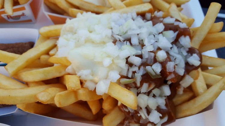 Patatje Oorlog, the "Dutch War Fries" are usually served with onions, mayonaise and paté sauce.
